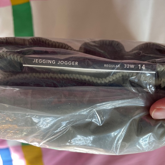 BNWT AE Next Level High-Waisted
Jegging Jogger in Olive - Picture 15 of 16